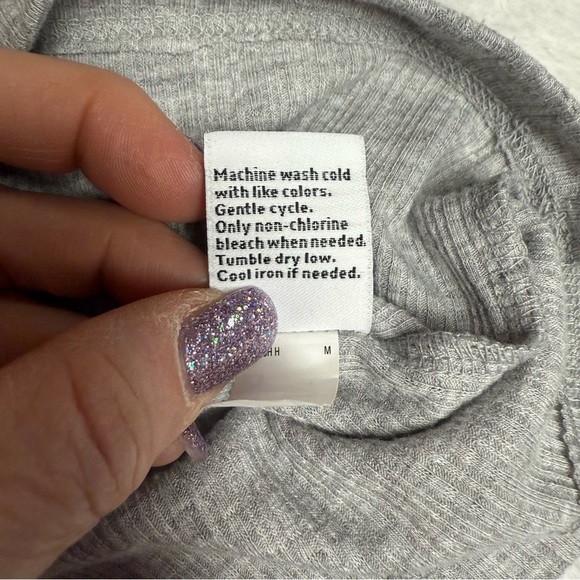 Nine West size medium  Gray Off-Shoulder Top long sleeve - Picture 3 of 8